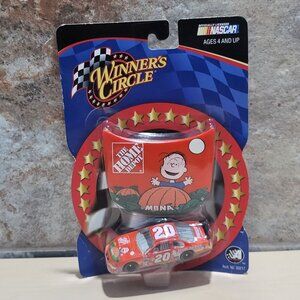Nascar Winners Circle Tony Stewart #20 PEANUTS Orange Car 2000 Die Cast Scale 1: